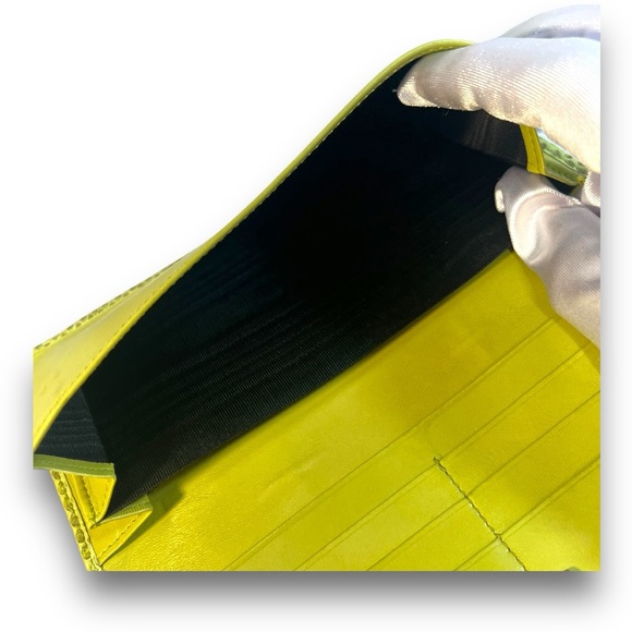 DOLCE & GABBANA🎈SALE Lime Green Genuine Reptile Wallet Silver Tone Logo Closure - Picture 10 of 17